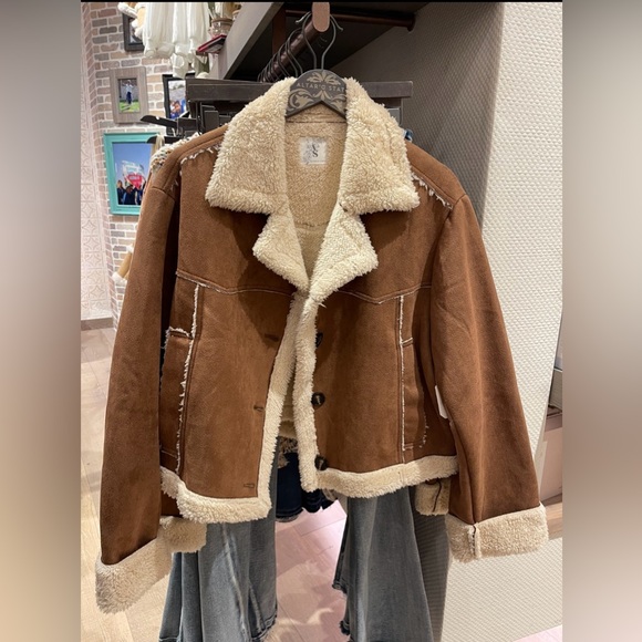 ISO this jacket - Picture 2 of 2